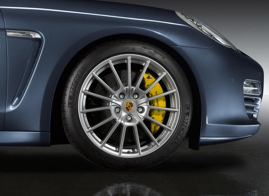  Porsche Panamera 4S Sport Design 2011 года  (фото 3 из 3)